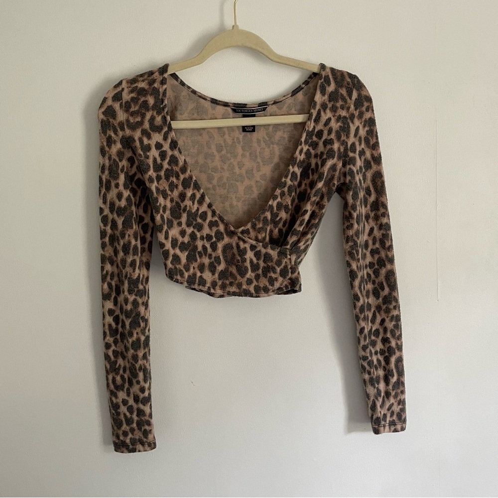 Victoria’s Secret Cheetah Criss Cross Front Long Sleeve Top Size XS - Picture 1 of 4